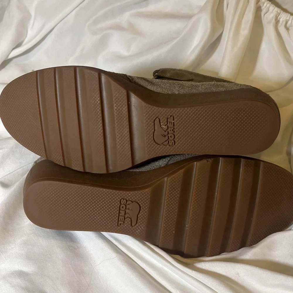 Sorel Women's Toronto Wedge Mushroom Color Suede Bootie Size 9.5